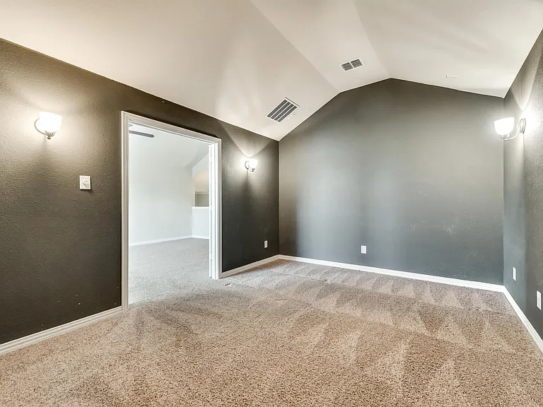 1404 Nacona Dr — Photo 21