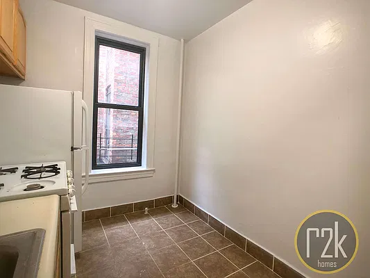 Rented by Realty 2000 Corp | media 6