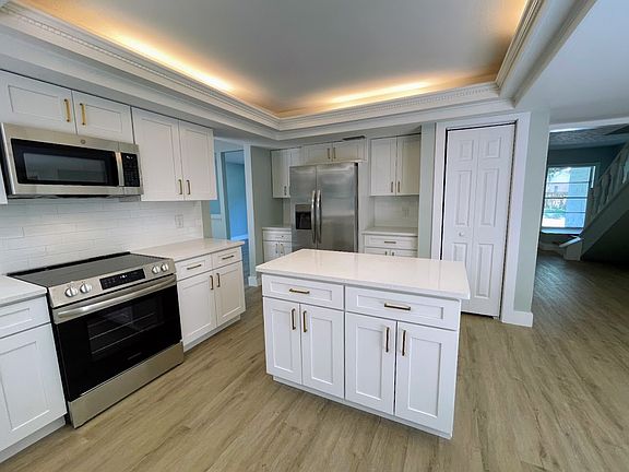 5th image of 4406 Grainary Ave