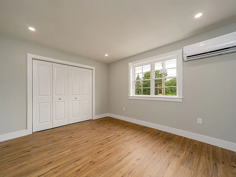 145 King St — Photo 11