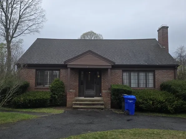 30 Woodcrest Rd, Springfield, MA 01129