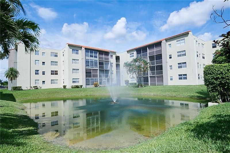 1st image of 1830 N Lauderdale Ave APT 4215