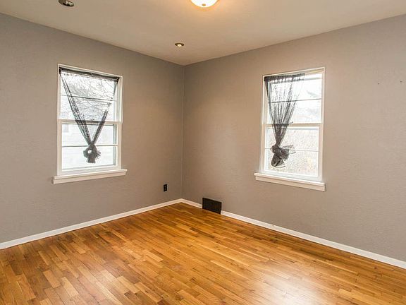 5th image of 1575 W Sussex Ave