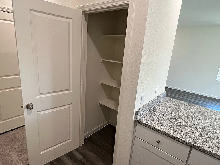 752 Richmond Dr — Photo 23