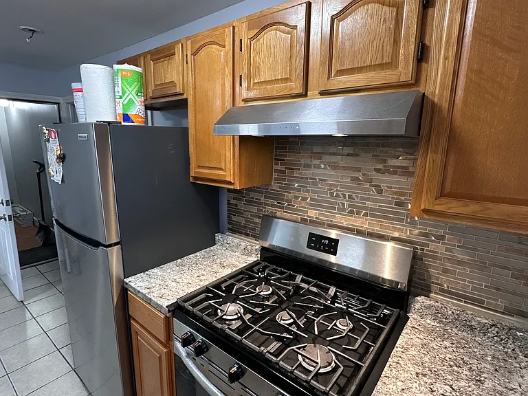 58 Perry St #3 — Photo 10