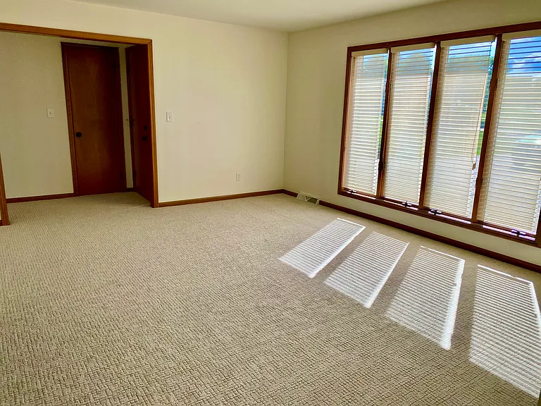 31 Lakeview Cir #31 — Photo 5
