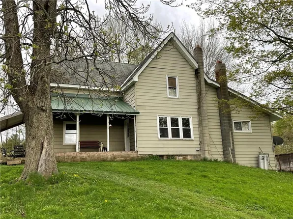 37 Center St, Bear Lake, PA 16402
