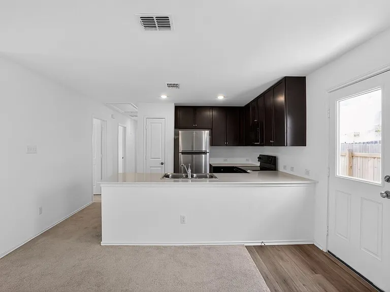604 Marty Allen Loop — Photo 7
