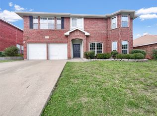 6737 Silvercrest Dr, Arlington, TX 76002