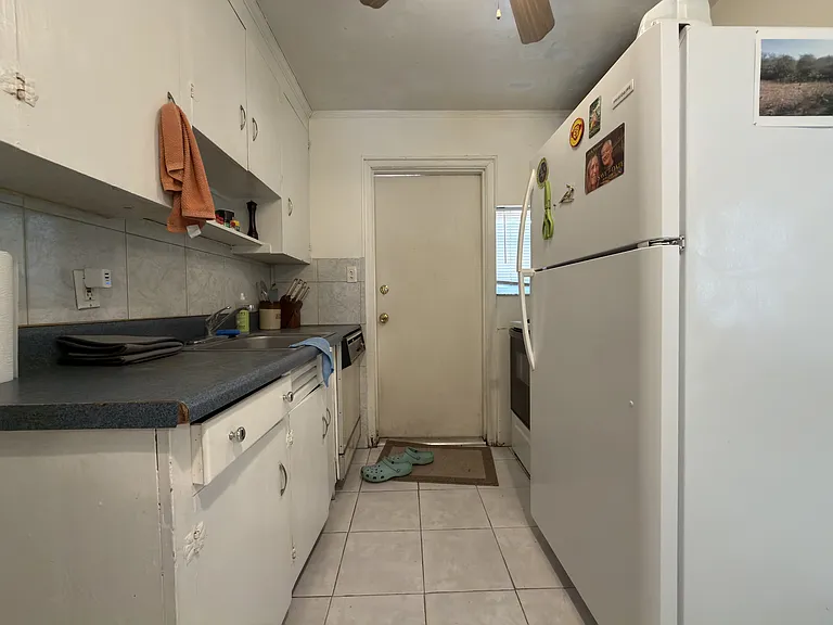 1424 NW 6th Pl — Photo 8