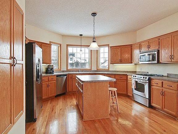 5th image of 4802 Ladyslipper Ave N
