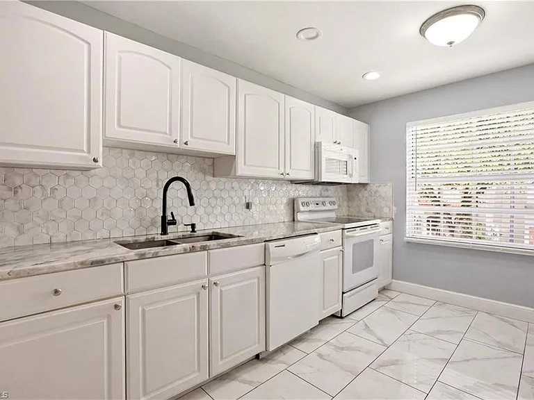 505 Windsor Sq #201 — Photo 18