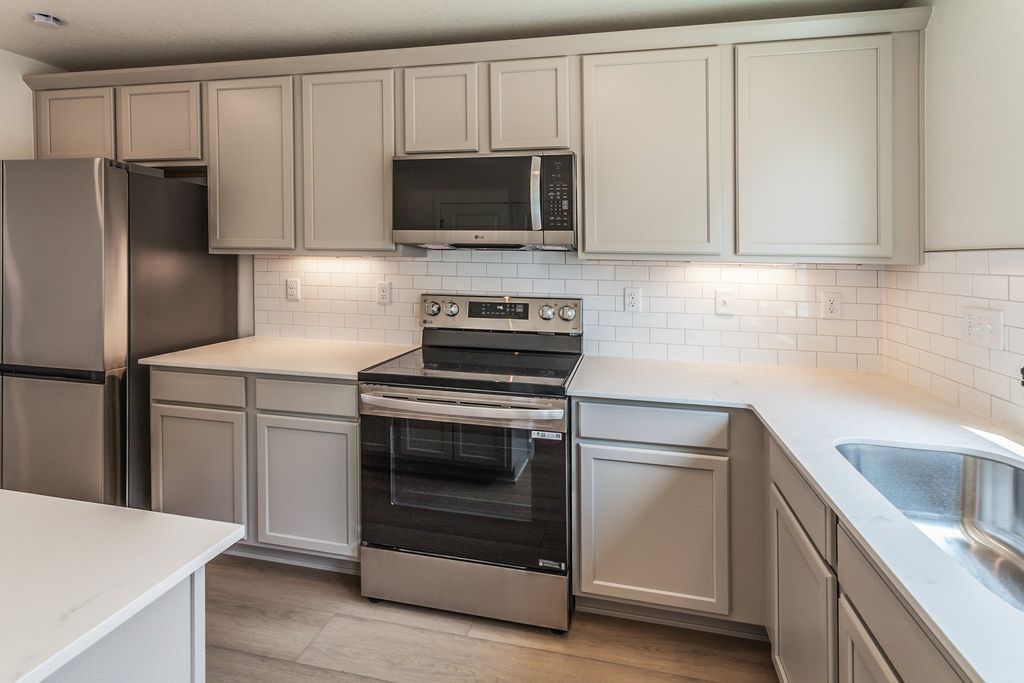360 N Delozier
