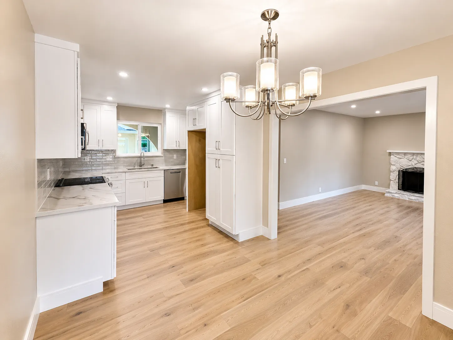 2 bed, 1100 sqft, $4,600 — Photo 2