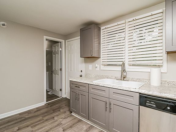 4th image of 1097 Smith St SW