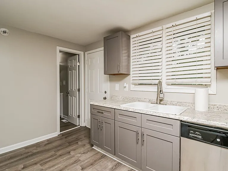 1097 Smith St SW — Photo 4