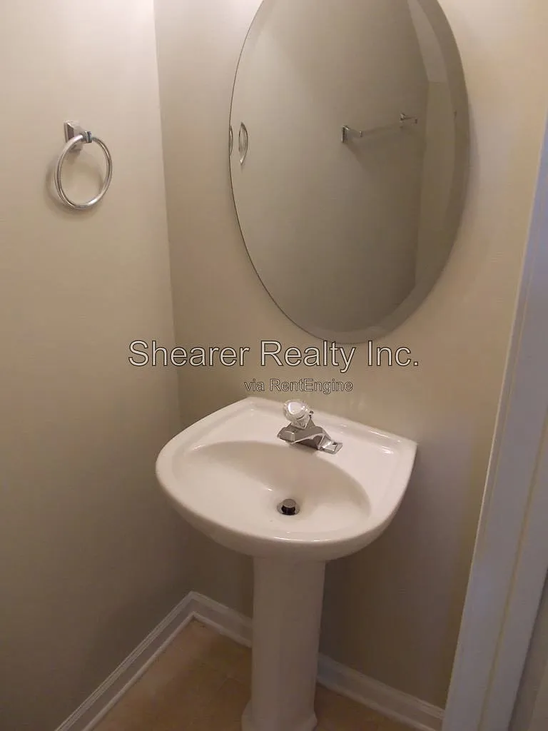 3 bed, 2.5 bath, 1416 sqft, $1,750 — Photo 3