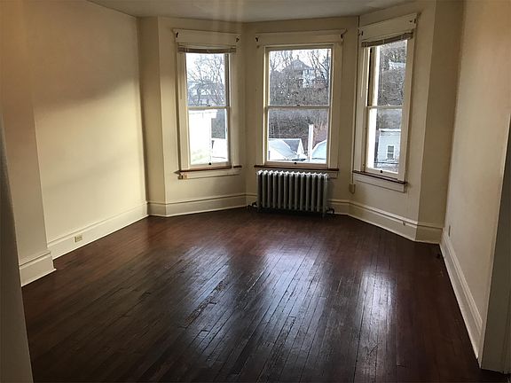 533 Greene St Unit 2 Living Room