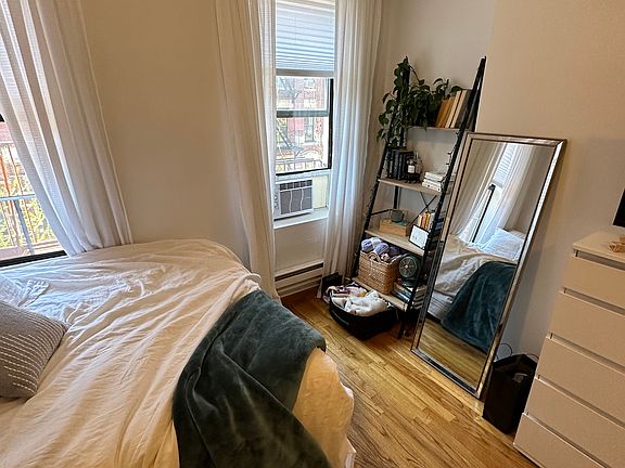 3rd image of 148 Orchard St APT 8