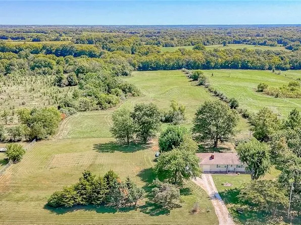 27311 S Index Rd, Garden City, MO 64747