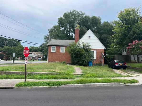 857 30th St NW, Roanoke, VA 24017