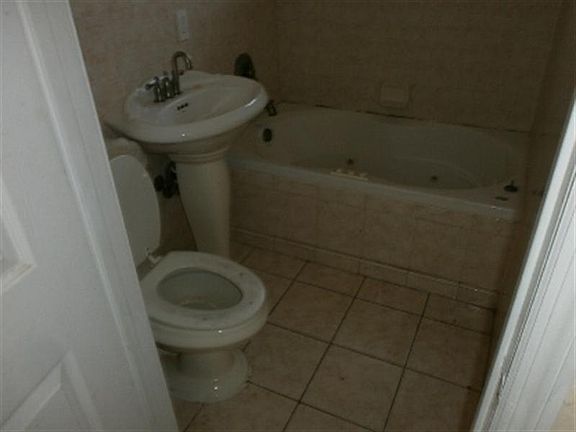 4th image of 921 NE 49th St