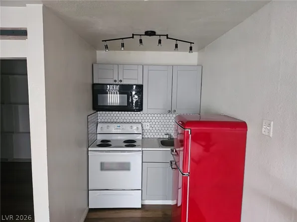 4600 University Center Dr APT 80, Las Vegas, NV 89119