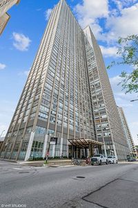 655 W Irving Park Rd APT 1302, Chicago, IL, 60613