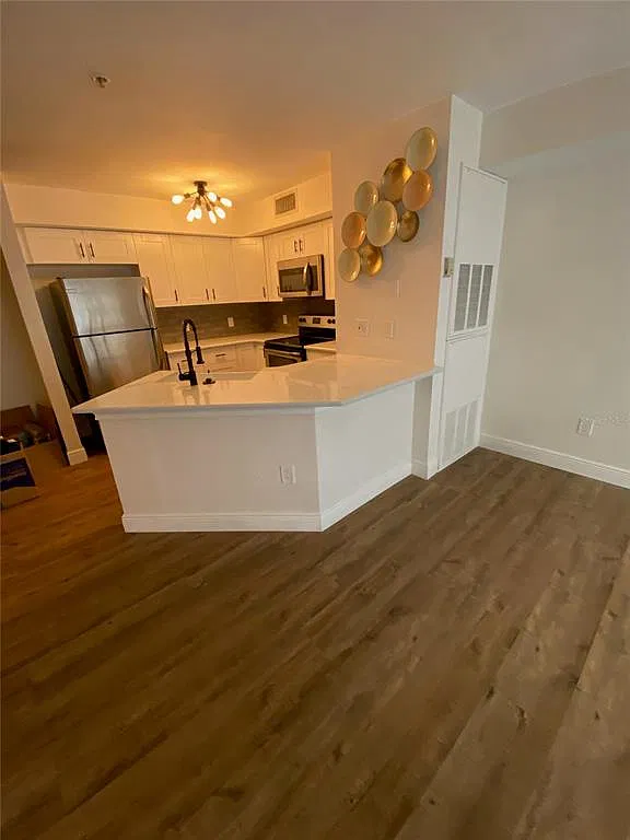 1 bed, 1.0 bath, 674 sqft, $1,400 — Photo 2
