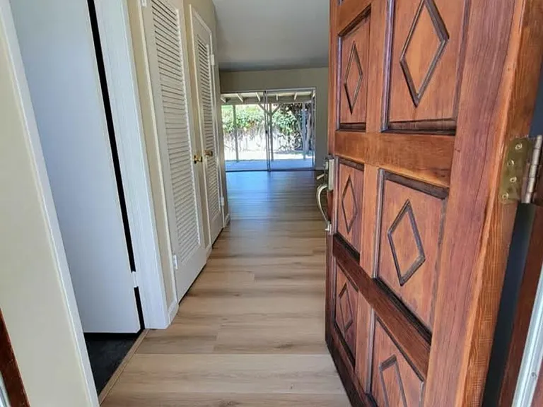 2120 Knox Ave — Photo 3