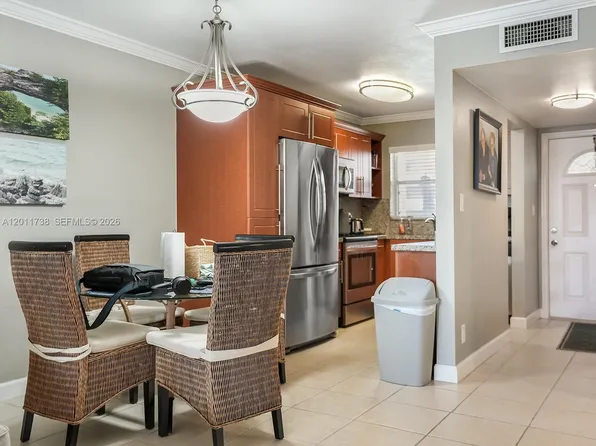 2900 W Sunrise Lakes Dr #101, Fort Lauderdale, FL 33322