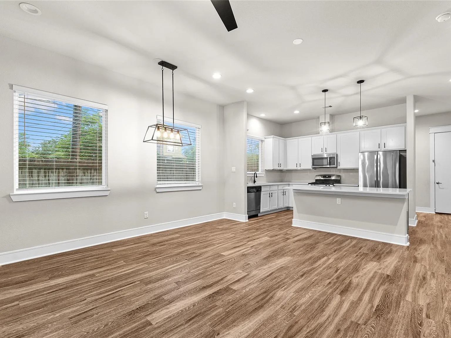 3 bed, 2.5 bath, 1828 sqft, $1,950 — Photo 4