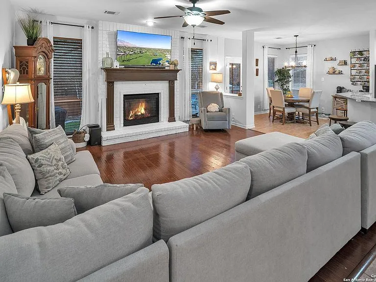 26022 Cuyahoga Cir — Photo 3