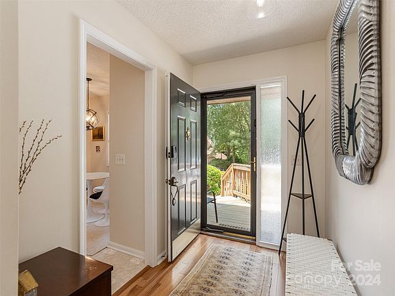 4th image of 1106 Red Oak Dr