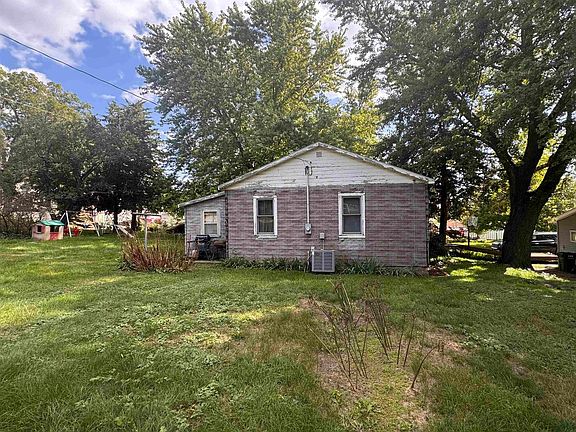 5th image of 230 Maple St