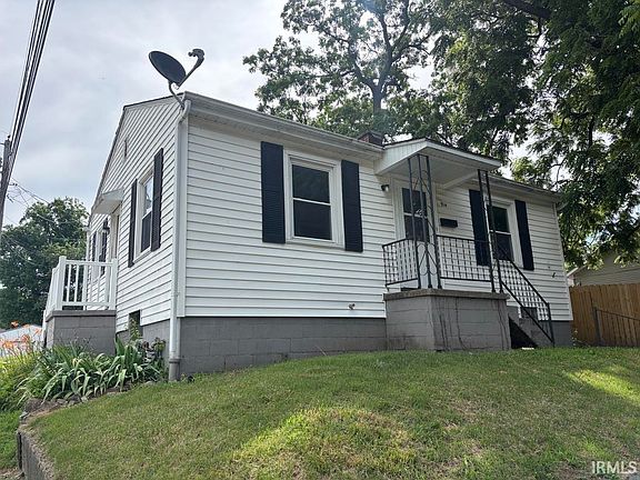 3rd image of 914 Bayou St
