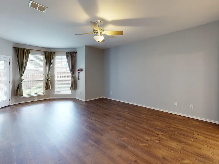 1423 Cool Springs Dr — Photo 14