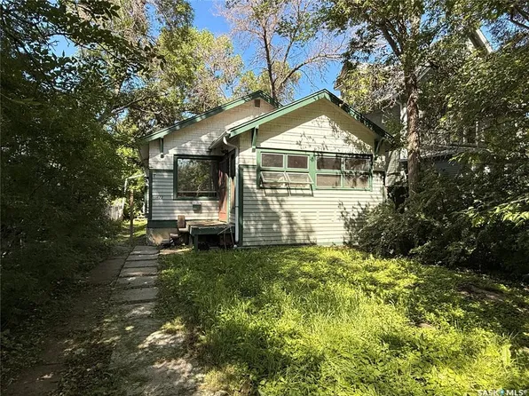 1422 Robinson STREET, Regina, SK S4T 2N6