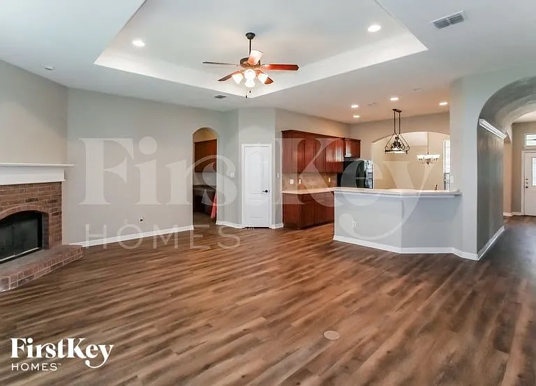 5829 Nathaniel Dr — Photo 2