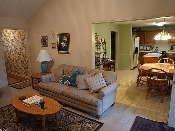 5th image of 104 Honeysuckle Hills Dr