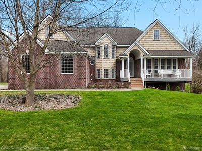 1800 Teggerdine Rd, White Lake, MI, 48386
