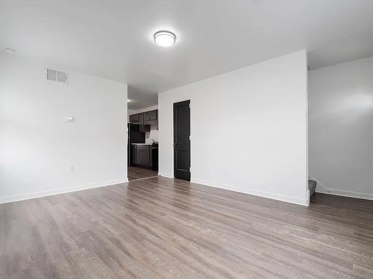 21 Midland Heights Cir #F — Photo 4