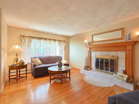 3rd image of 37 Cliftondale Ave
