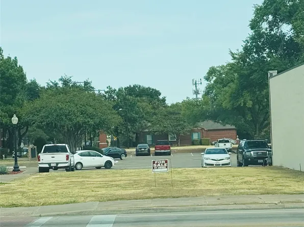 106 Historic Town Sq, Lancaster, TX 75146