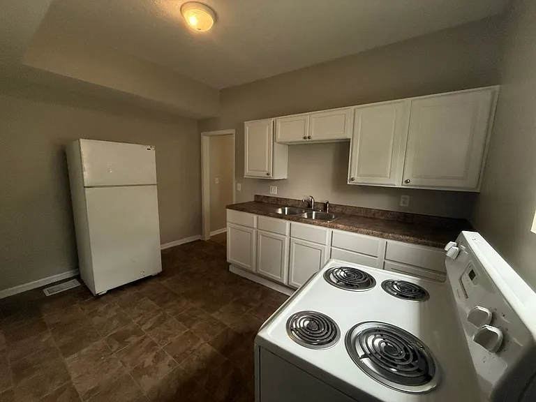 2020 Boyd Ave — Photo 5