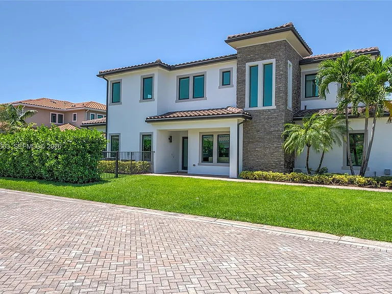 3412 Emerson Ln — Photo 1