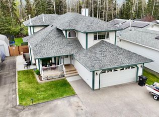 150 S Hallam Dr, Hinton, AB T7V 2C3