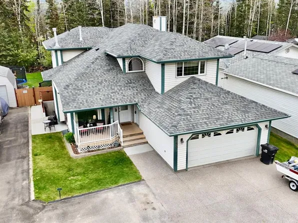 150 S Hallam Dr, Hinton, AB T7V 2C3