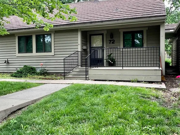 72 SW Pepper Tree Ln, Topeka, KS 66611