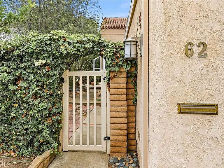 62 Willow Tree Ln — Photo 2
